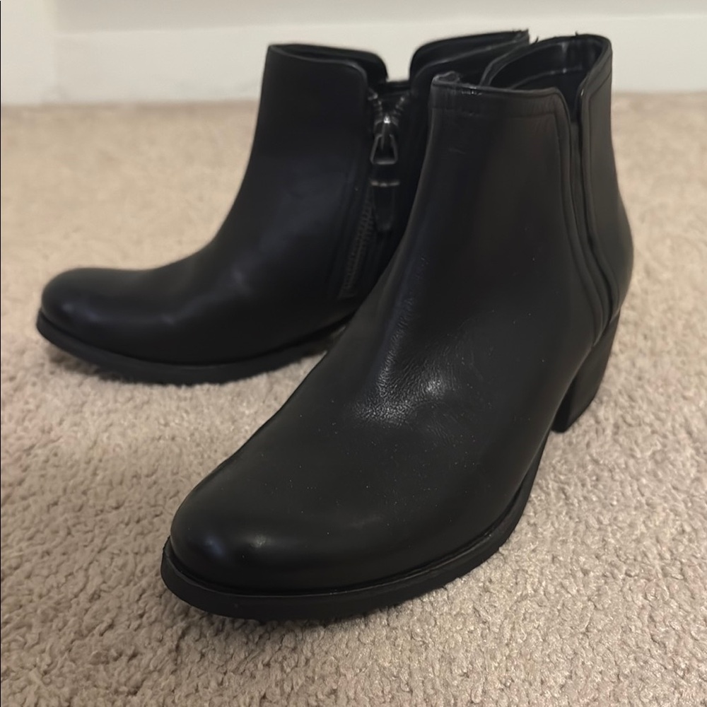 Clarks Black Ankle Boots new without tag